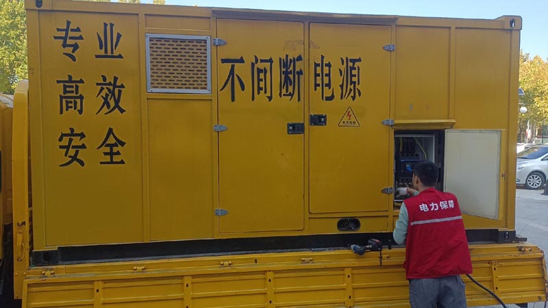 城厢柴油发电机组和UPS电源配合使用时，如何避免切换过程中的电力中断？